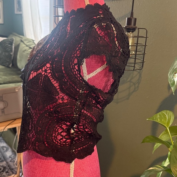 Elegant Black Lace Top - Picture 2 of 3